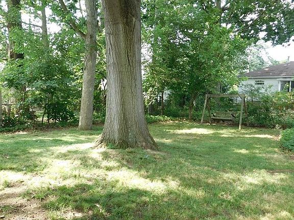 2nd image of 441 Meadow Ln