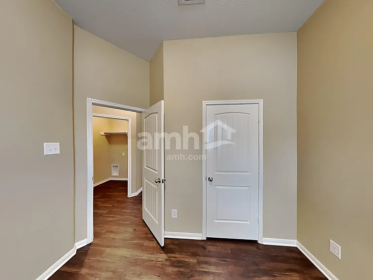 2324 Shady Tree Ln — Photo 14