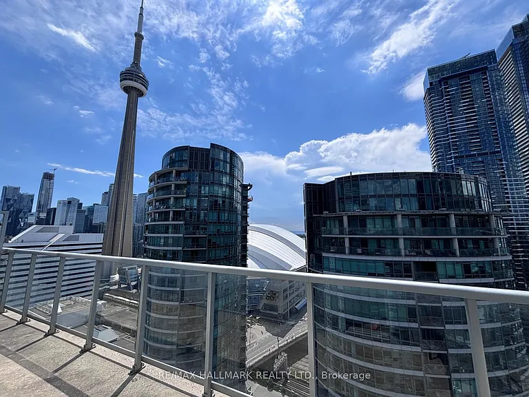352 Front St W #Penthouse 03 — Photo 1