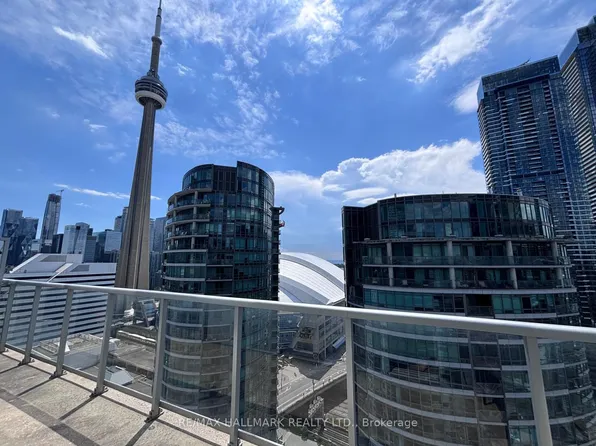 352 Front St W, Toronto, ON