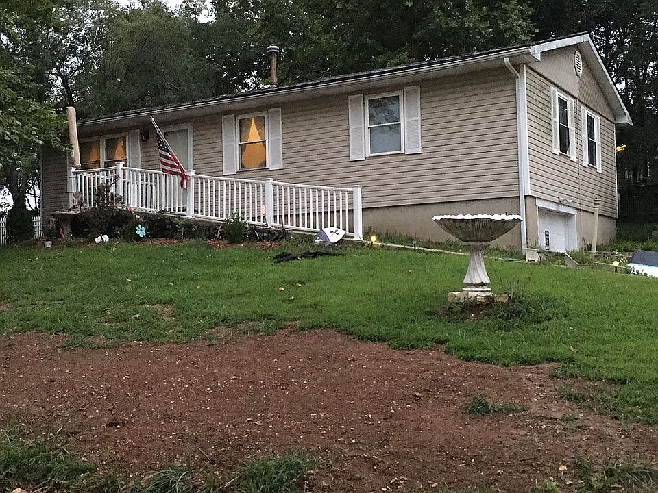 2nd image of 2107 S Oak St