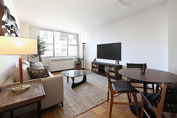 1st image of 320 E 46th St APT 11D