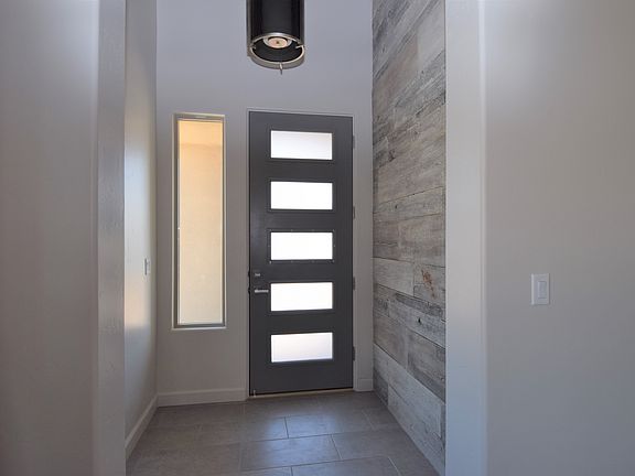 3rd image of 790 Malibu Cir