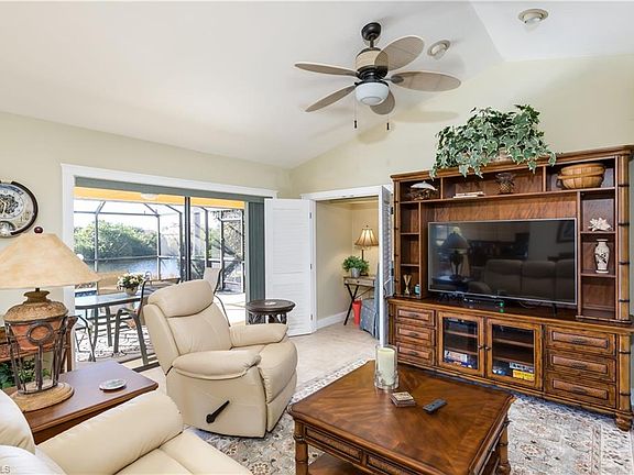 4th image of 2720 SW 37th Ter