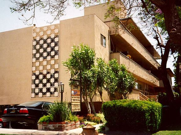 11956 Dorothy Avenue Exterior Building