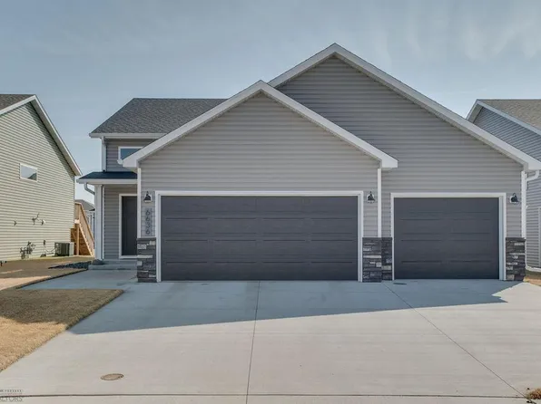 6636 27th St S, Fargo, ND 58104
