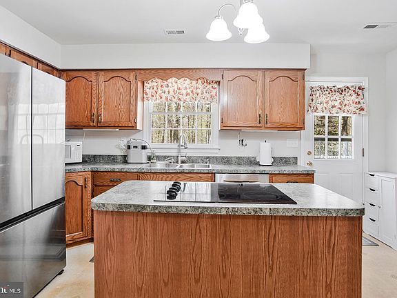 4th image of 7045 Rose Ln