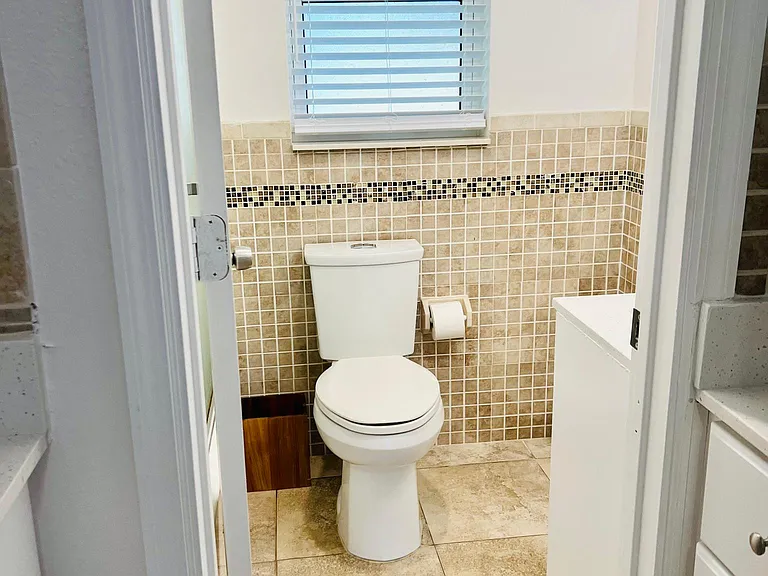 813 Middle St #2 — Photo 8