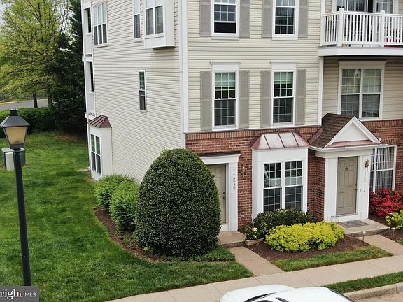 2nd image of 46920 Courtyard Sq