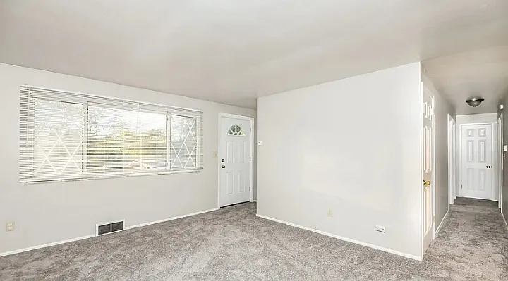 Berkshire Dr — Photo 7