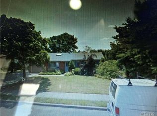 61 Glen Summer Rd, Holbrook, NY 11741