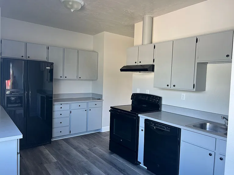 2111 State Ave NE — Photo 17