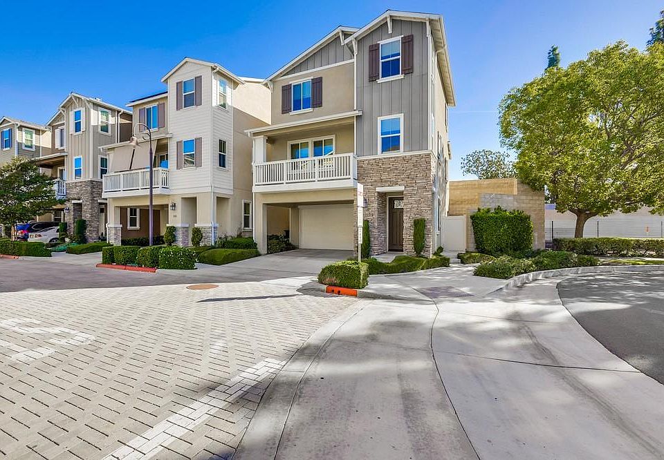 1st image of 300 N Bellarose Way