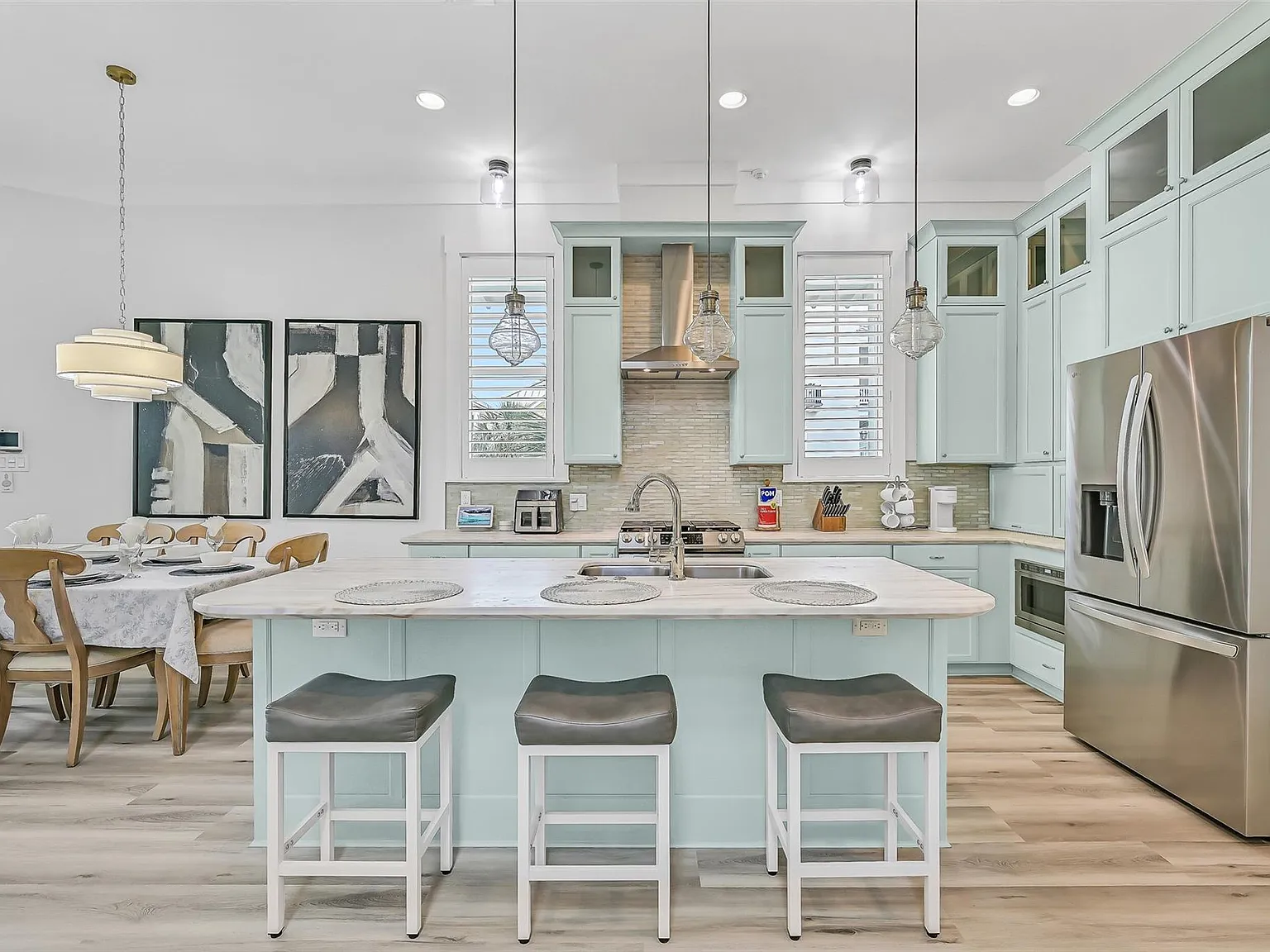 4 bed, 4.5 bath, 2388 sqft, $8,000 — Photo 3