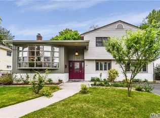 52 McLoughlin St, Glen Cove, NY 11542