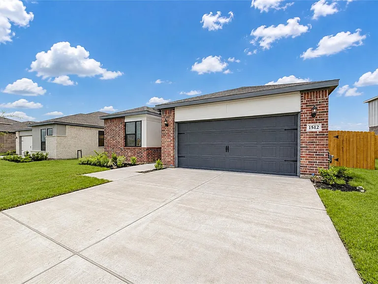 1512 Jean Meadow Dr — Photo 1
