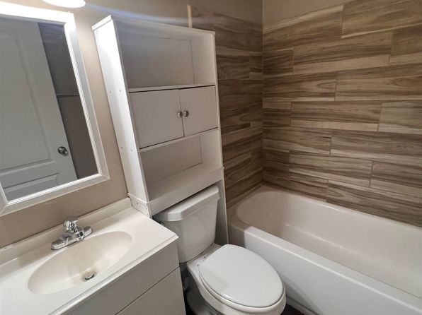 2148 Disch St, Flushing, MI 48433