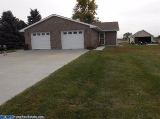 147 E 7th St APT 1, Valparaiso, NE 68065