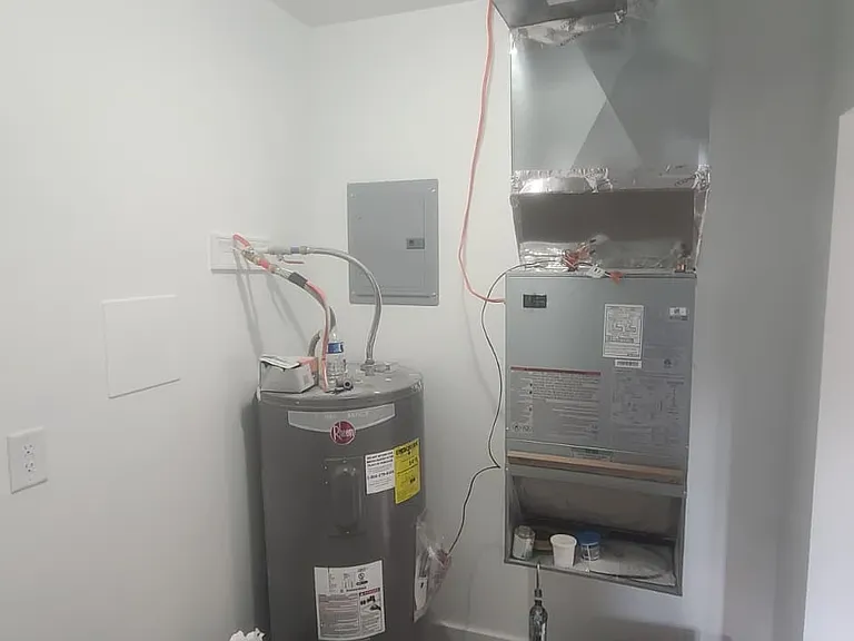 143 W 1st St #4 — Photo 8