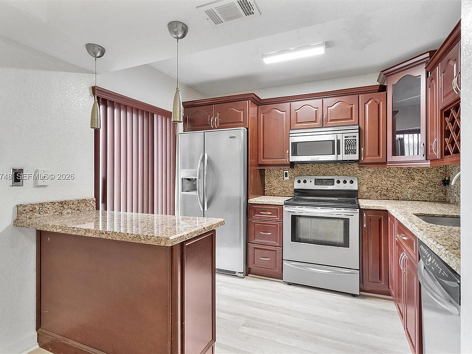 1st image of 20310 NE 3rd Ct APT 7