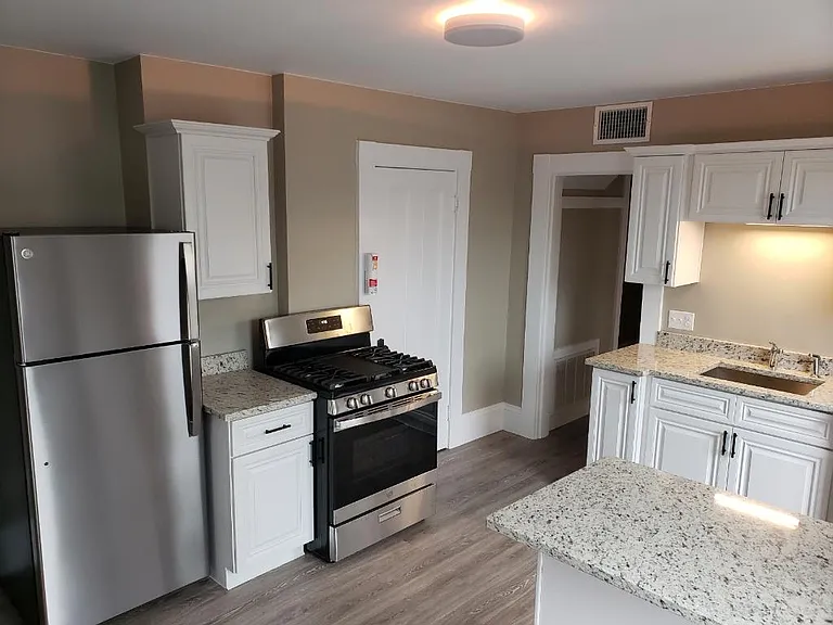 821 Islington St #2 — Photo 16