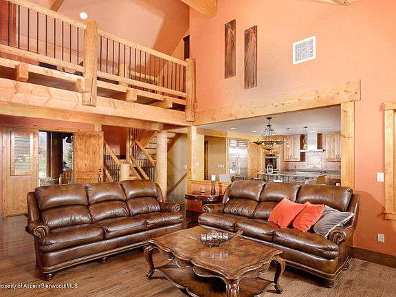 3rd image of 912 Clubhouse Dr