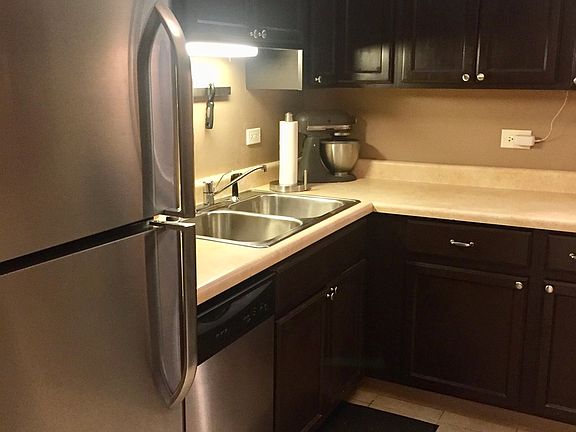 5th image of 731 Fullerton Ct #107