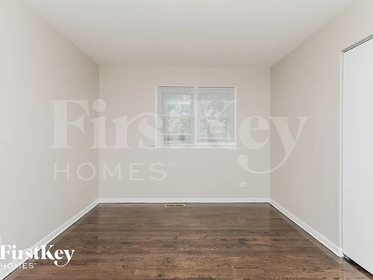 454 Springfield St — Photo 11