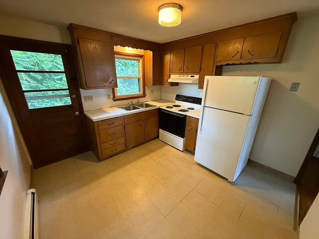 372 Park St — Photo 4