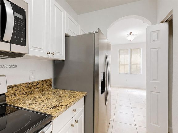 4th image of 2929 SE 2nd St Unit 7