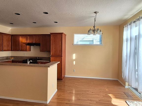 2nd image of 1094 SE Wenlock Ave