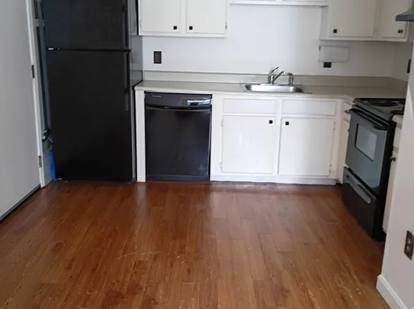 35 Log St, Manchester, NH 03102