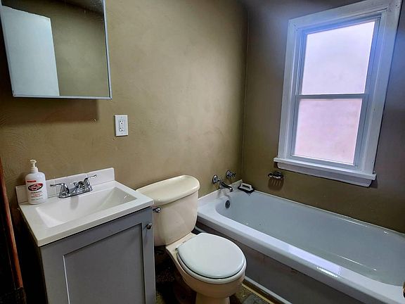 5th image of 3419 E 125th St #3