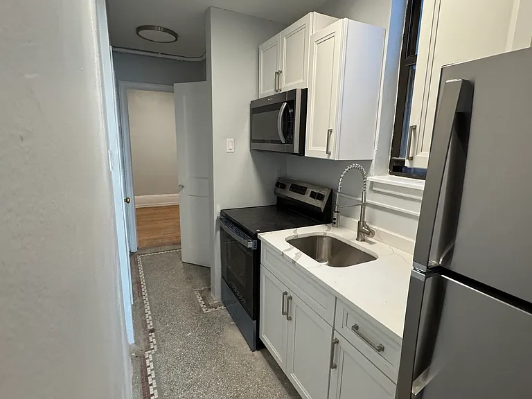 948 Court St #401 — Photo 8
