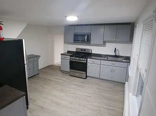180 Chestnut St APT 2, Newark, NJ 07105