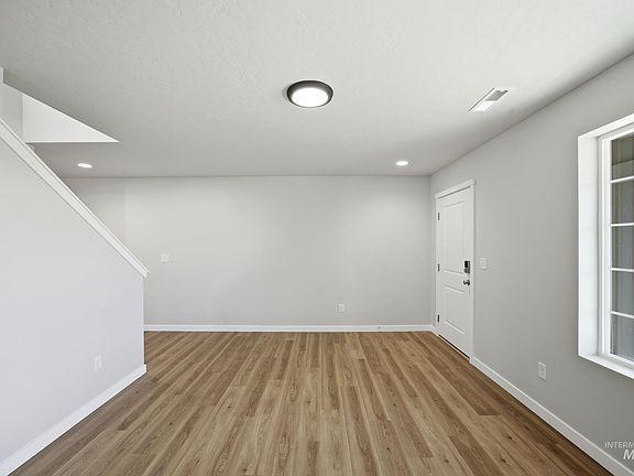 4th image of 13333 Bank St