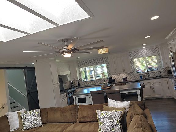3rd image of 6927 Coleshill Dr