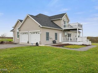 16 Meadow Tree Ln, Lakewood, PA 18439
