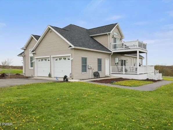 16 Meadow Tree Ln, Lakewood, PA 18439