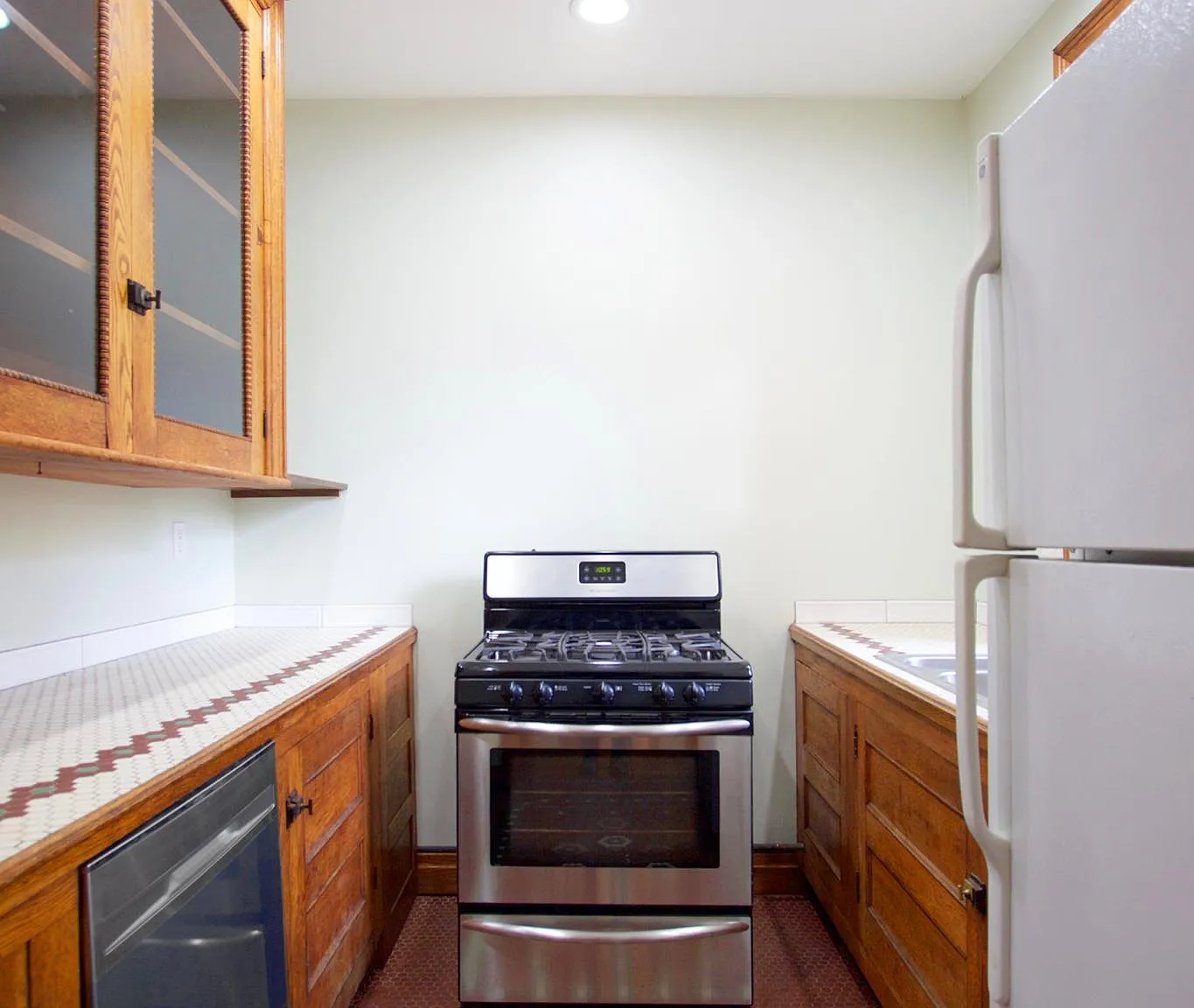 3 bed, 1.5 bath, 2650 sqft, $1,525 — Photo 4