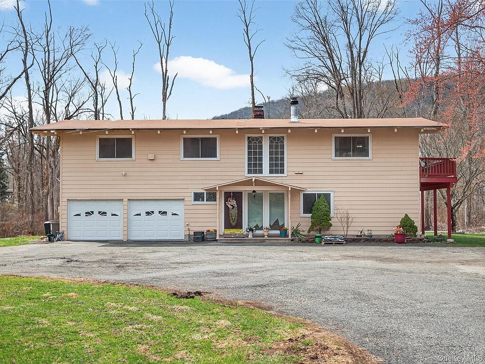 1st image of 810 Haverstraw Road