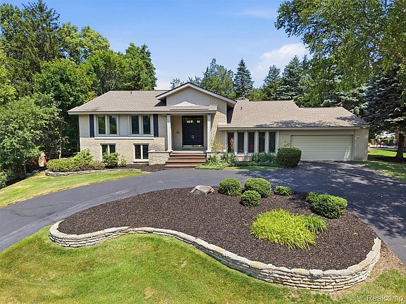 2nd image of 3300 Woodview Lake Rd