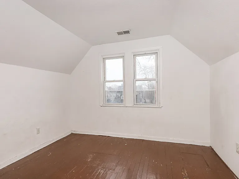 8700 Willard Ave #2 — Photo 14