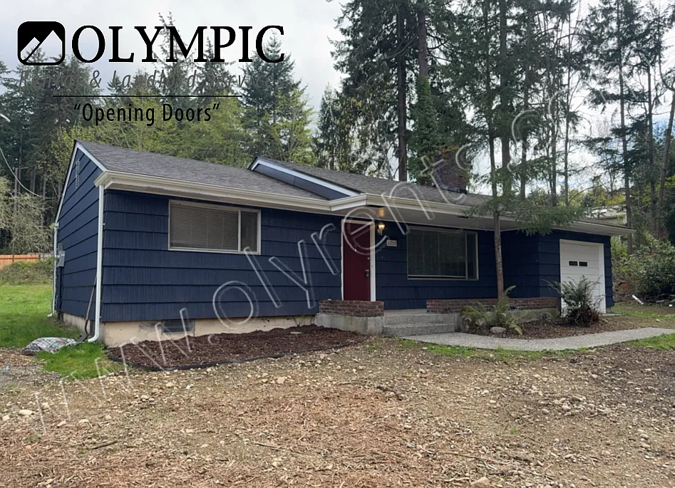 Updated 2 bedroom 1 bath home, 1 car garage and RV parking available! — Photo 1
