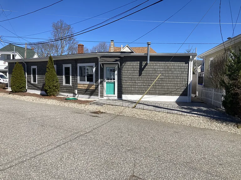 10 Narragansett Ave — Photo 13