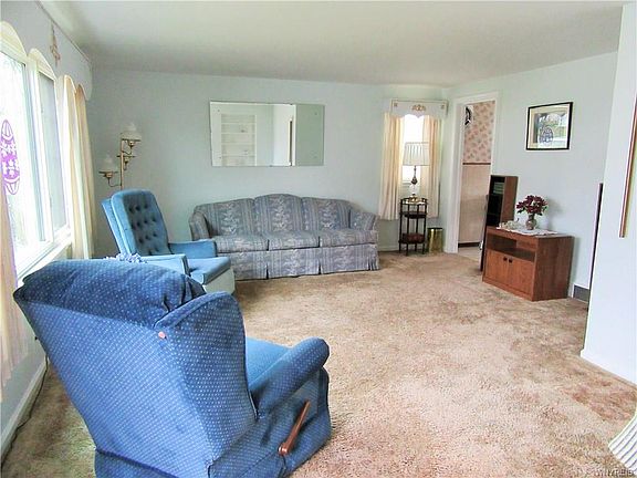 3rd image of 404 Southwood Dr