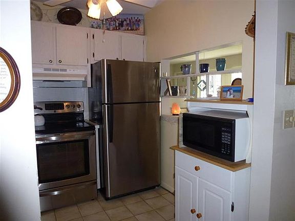 4th image of 2920 Lake Osborne Dr #109