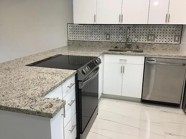 7600 NW 4th Pl #207 — Photo 5