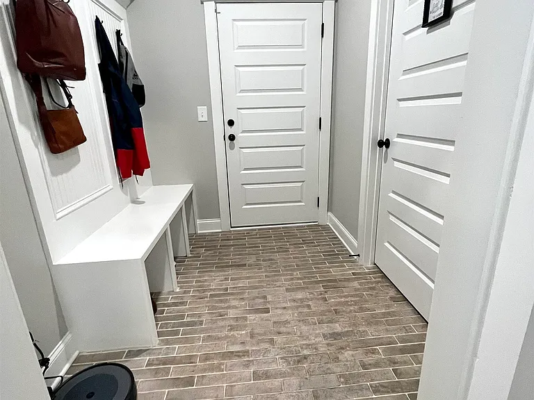1180 Legend Dr — Photo 15