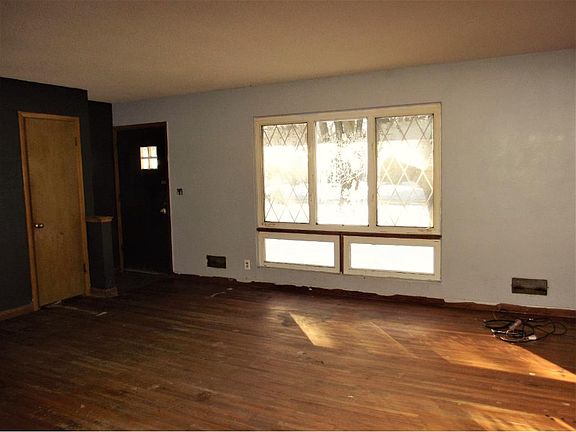 4th image of 4042 Jay Ln
